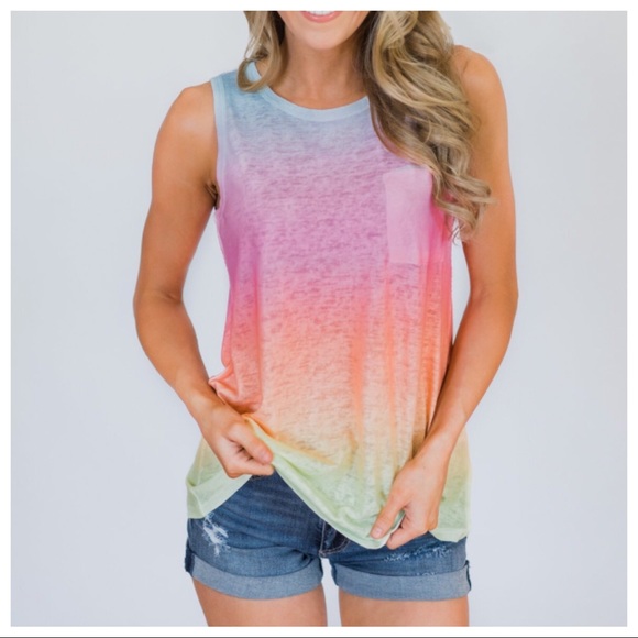 ❗️❗️Last one ❗️❗️Chasing rainbows knit tank - Picture 3 of 5